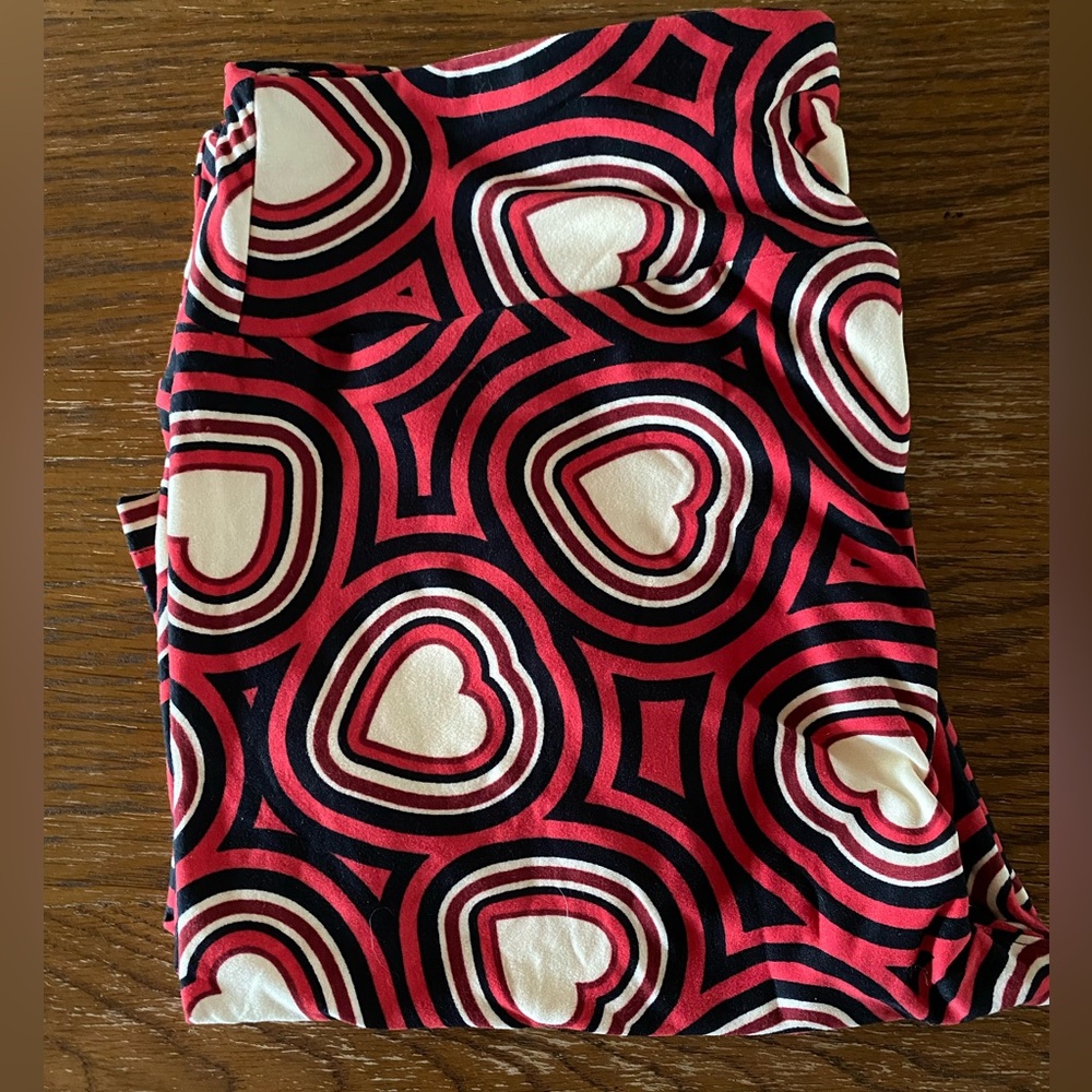 Brand new soft red heart Valentine’s tall and curvy TC LuLaRoe leggings